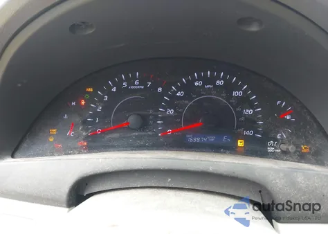 2010 Toyota Camry Le z USA, uszkodzony, nr VIN 4T4BF3EK1AR028906